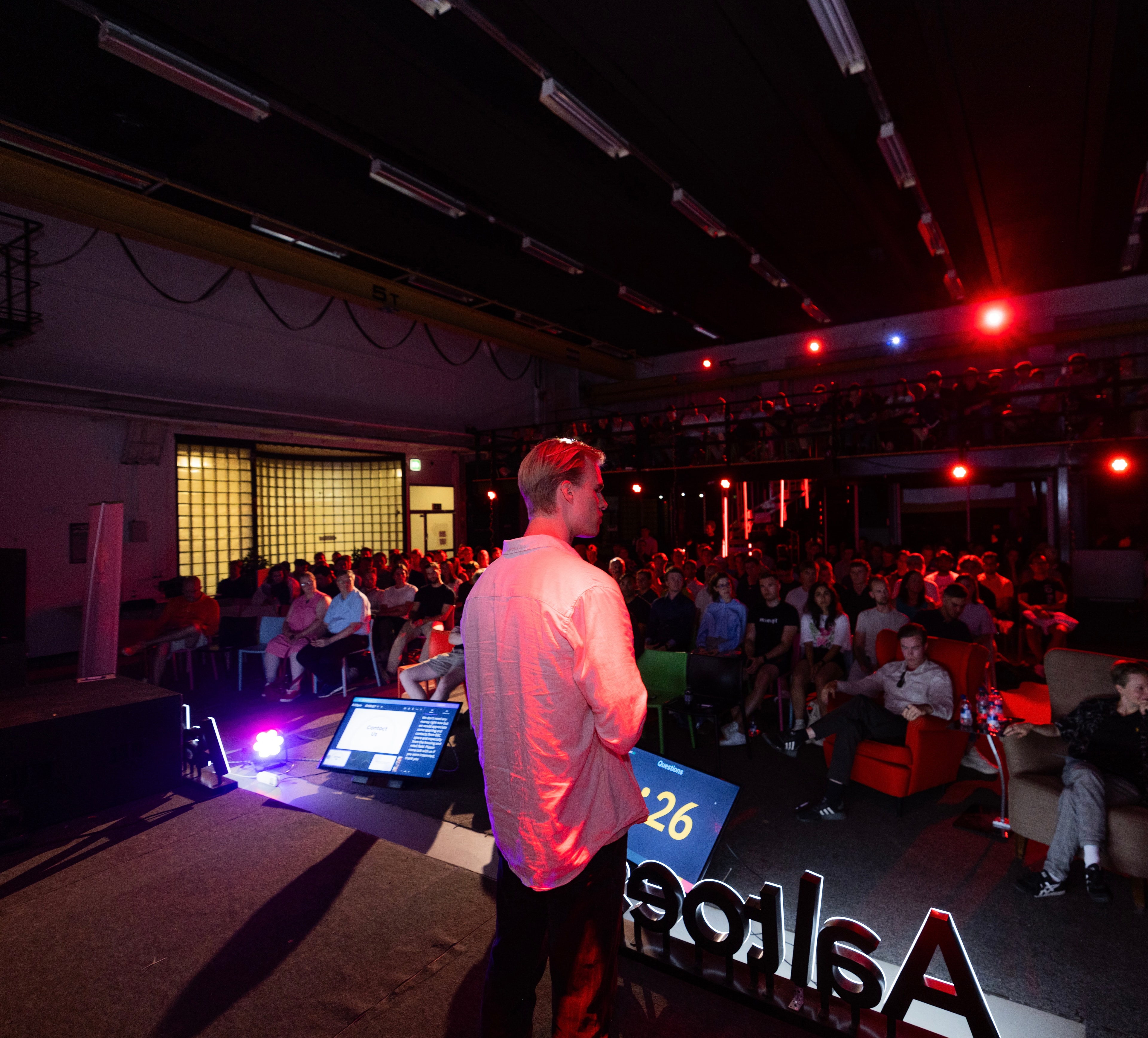 Lauri presenting at Aalto Ignite demo day